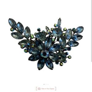 Elegant Blue Crystal Brooch